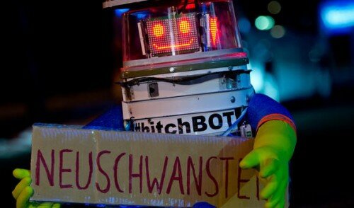 Creators of destroyed hitchhiking robot mull over rebuilding